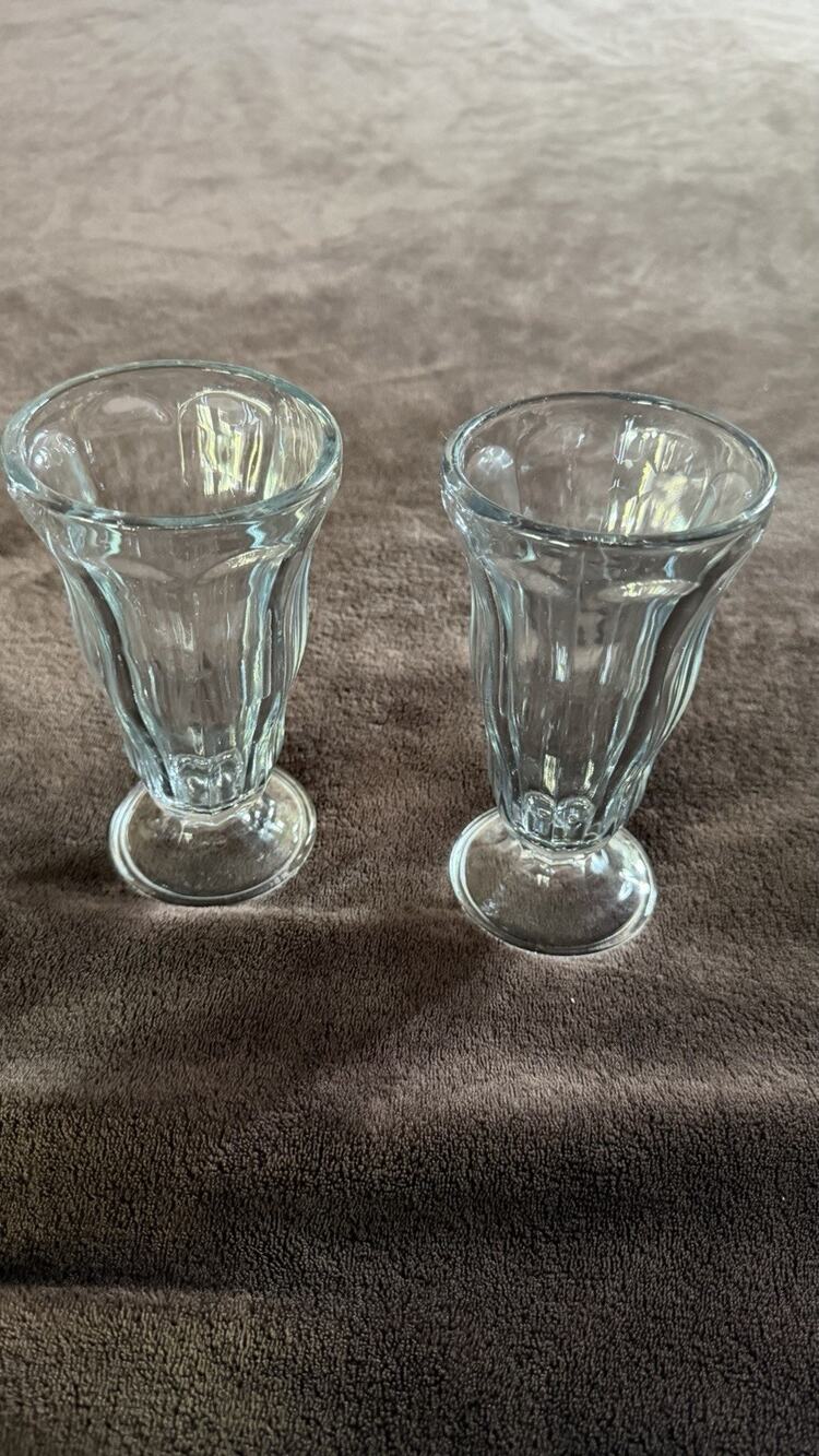 Set of 2 Vintage Anchor Hocking Clear Glass Soda Fountain Sundae Glasses